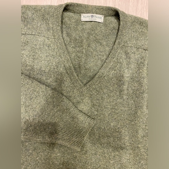 Alan Paine Made in England Vintage Lambswool V-Neck Sweater in
